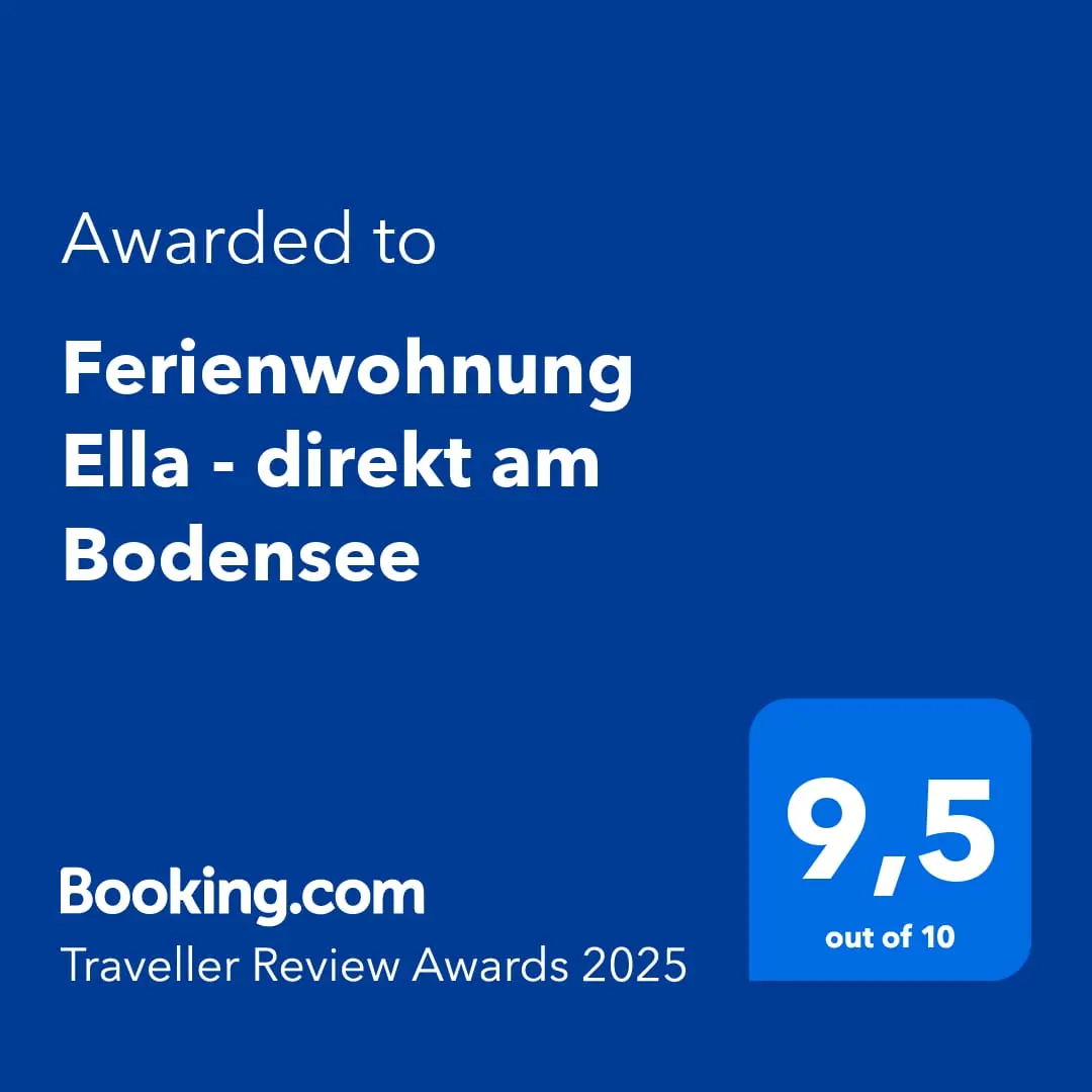 Ferienwohnung Ella Bodensee Wohnzimmer mit modernem Design und Balkonzugang