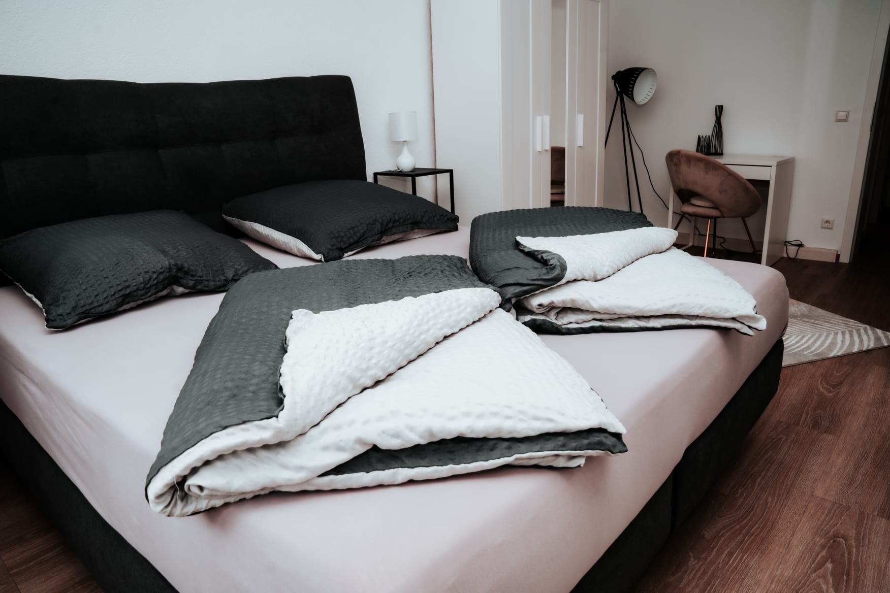 Ella 1: Apartment mit französischem Doppelbett und Seeblick